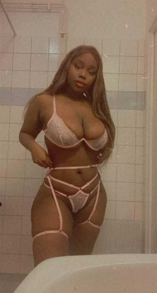 Worship me whitebois😤