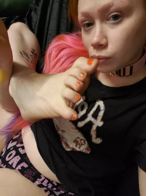 Worship my FUCKING FEET FootDADDY, Now!!! Tehehehe love you π