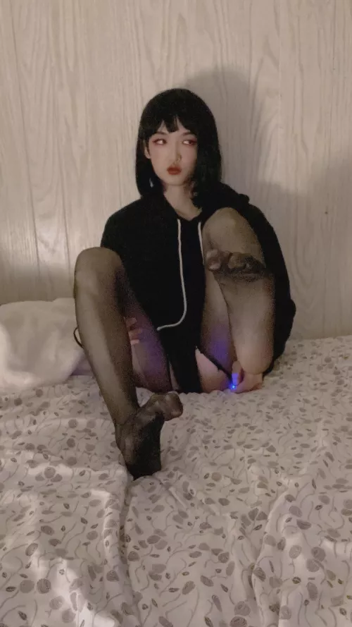 Worship my nylons 👣