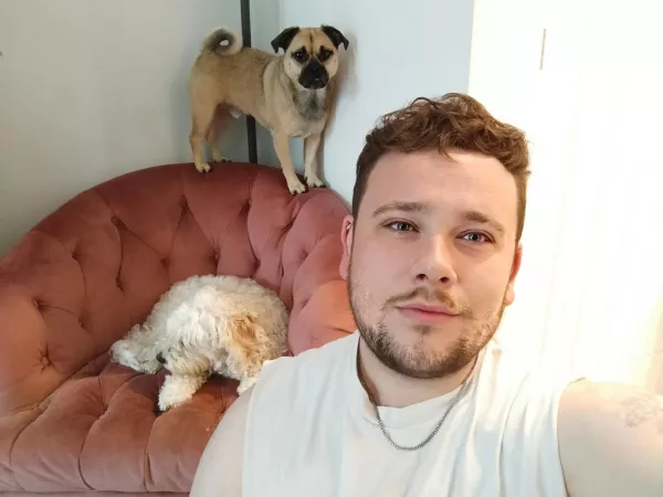 Would like to make some new pals! Dogs included Would like to make some new pals! Dogs included