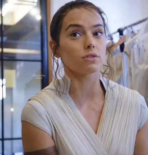 Would love to facefuck Daisy Ridley while she’s dressed up as Rey Would love to facefuck Daisy Ridley while she’s dressed up as Rey