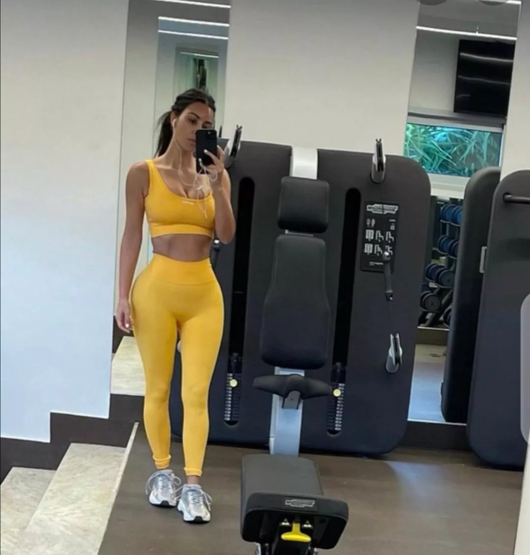 Would love to have her sit on my face after her gym sesh ??