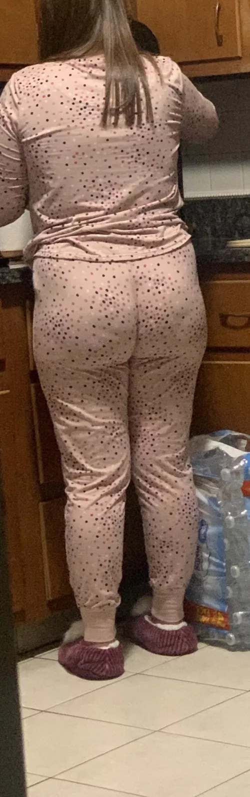 Would love to see a big bully cock pounding this thick pawg