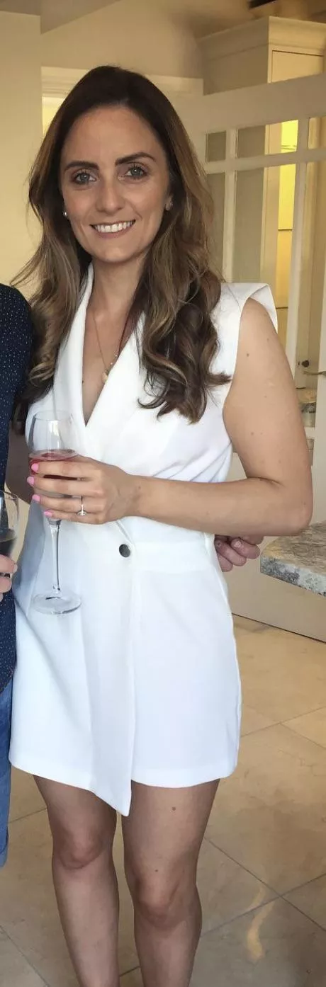 Would love to see this milf cock or cum tributed. Kik: tikkatech90