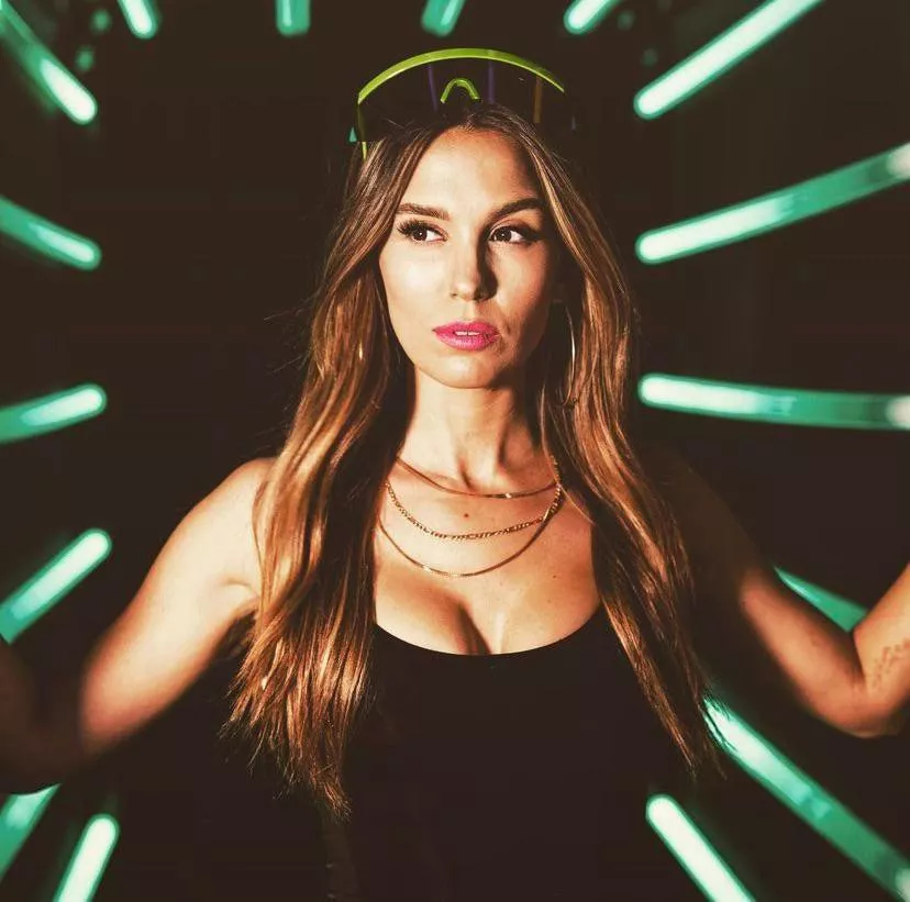 Would love to shoot a hot load of cum on Christy Carlson Romano’s face Would love to shoot a hot load of cum on Christy Carlson Romano’s face