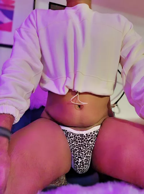 Would mistress love ❤️ this brown boy in these beautiful panties?