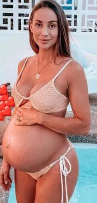 Would u fuck me in the pool? Would u fuck me in the pool?