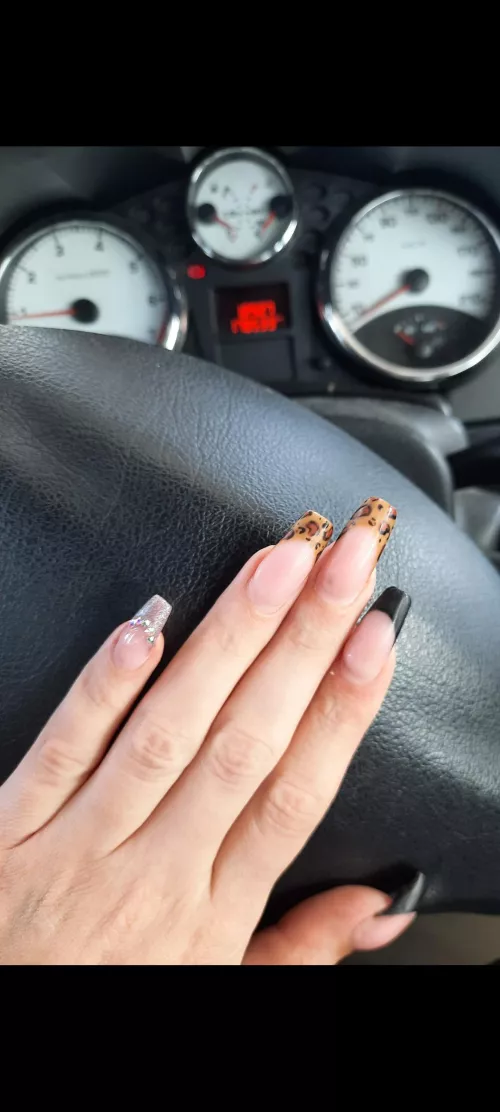 Would u love my nails wrapped around your cock? Would u love my nails wrapped around your cock?