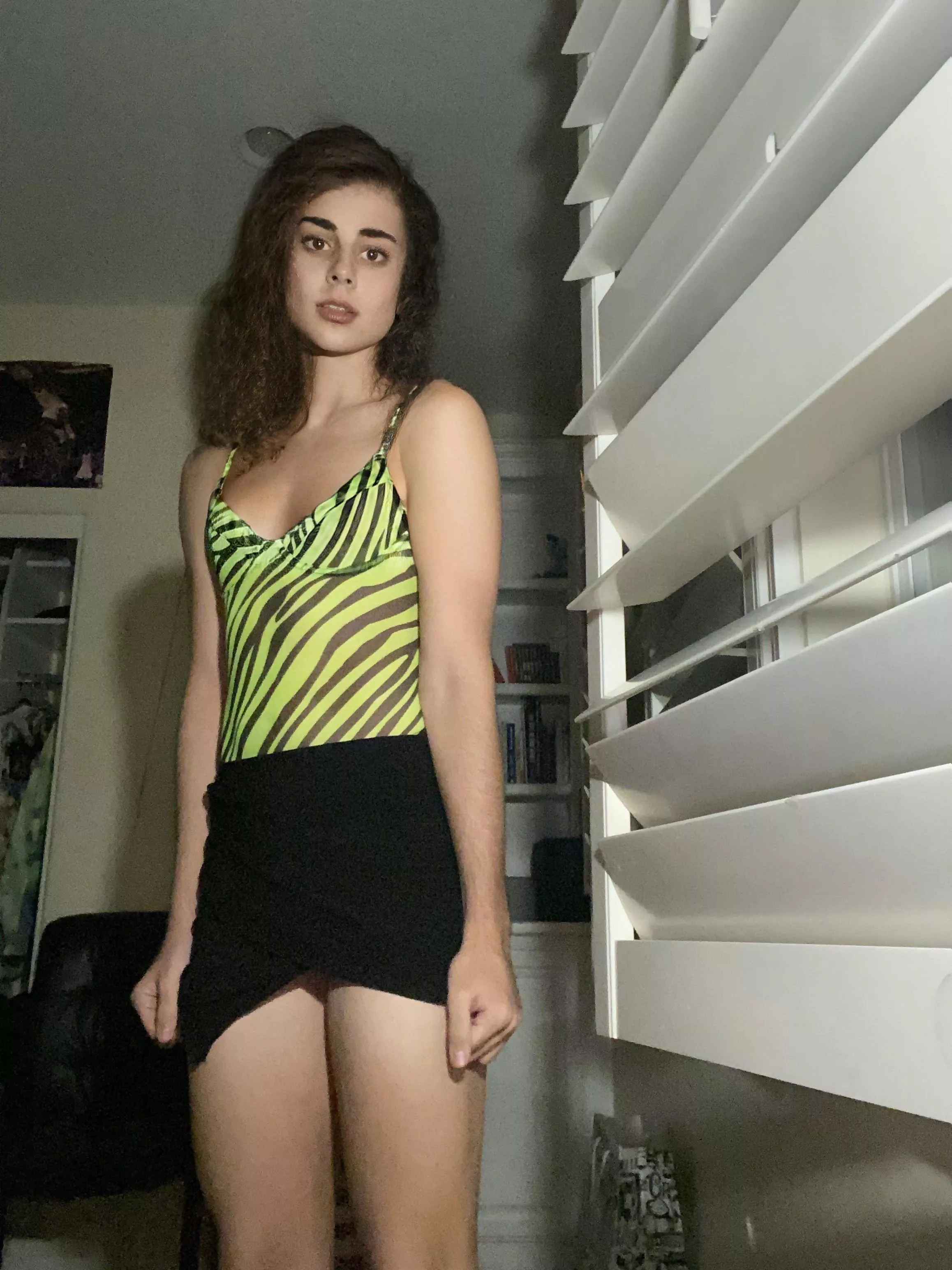 Would u want to date me? 💗💕💚👻