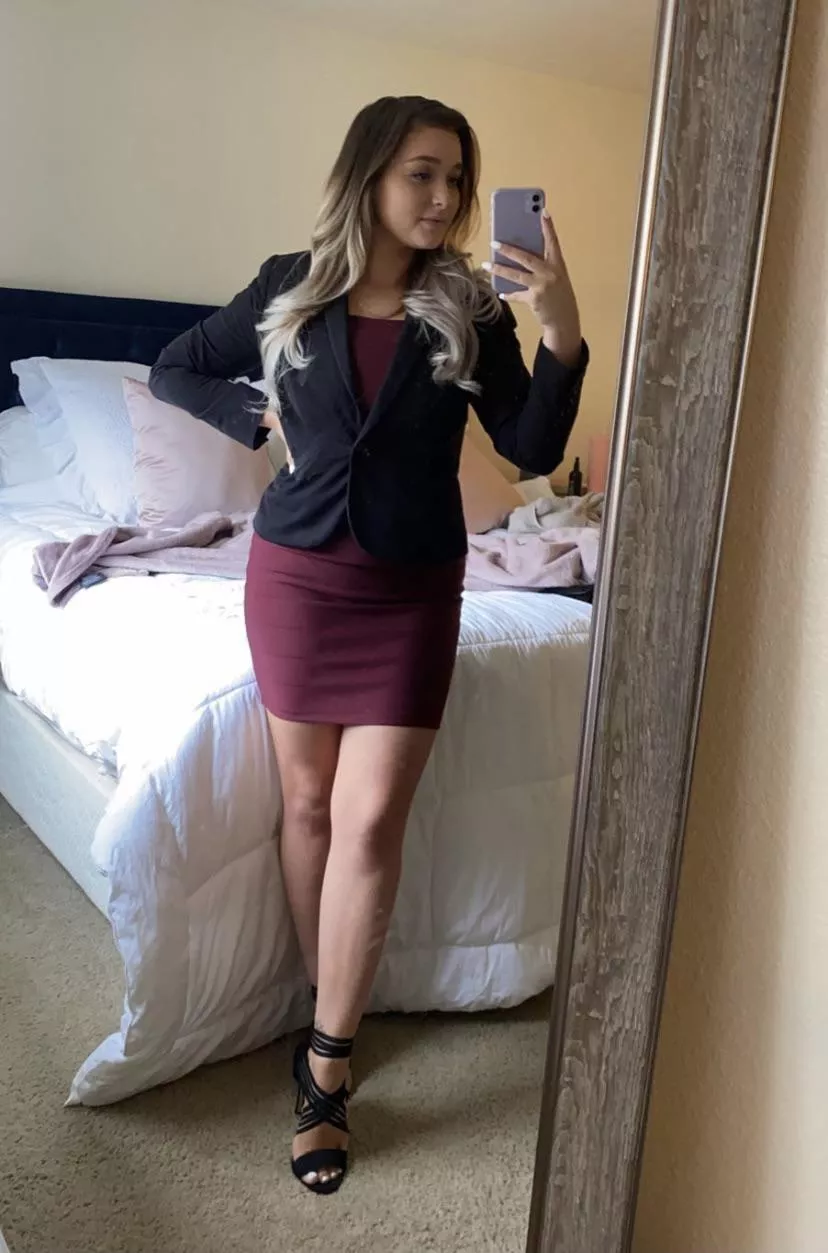 Would you be able to focus with me walking past you all day? 😇