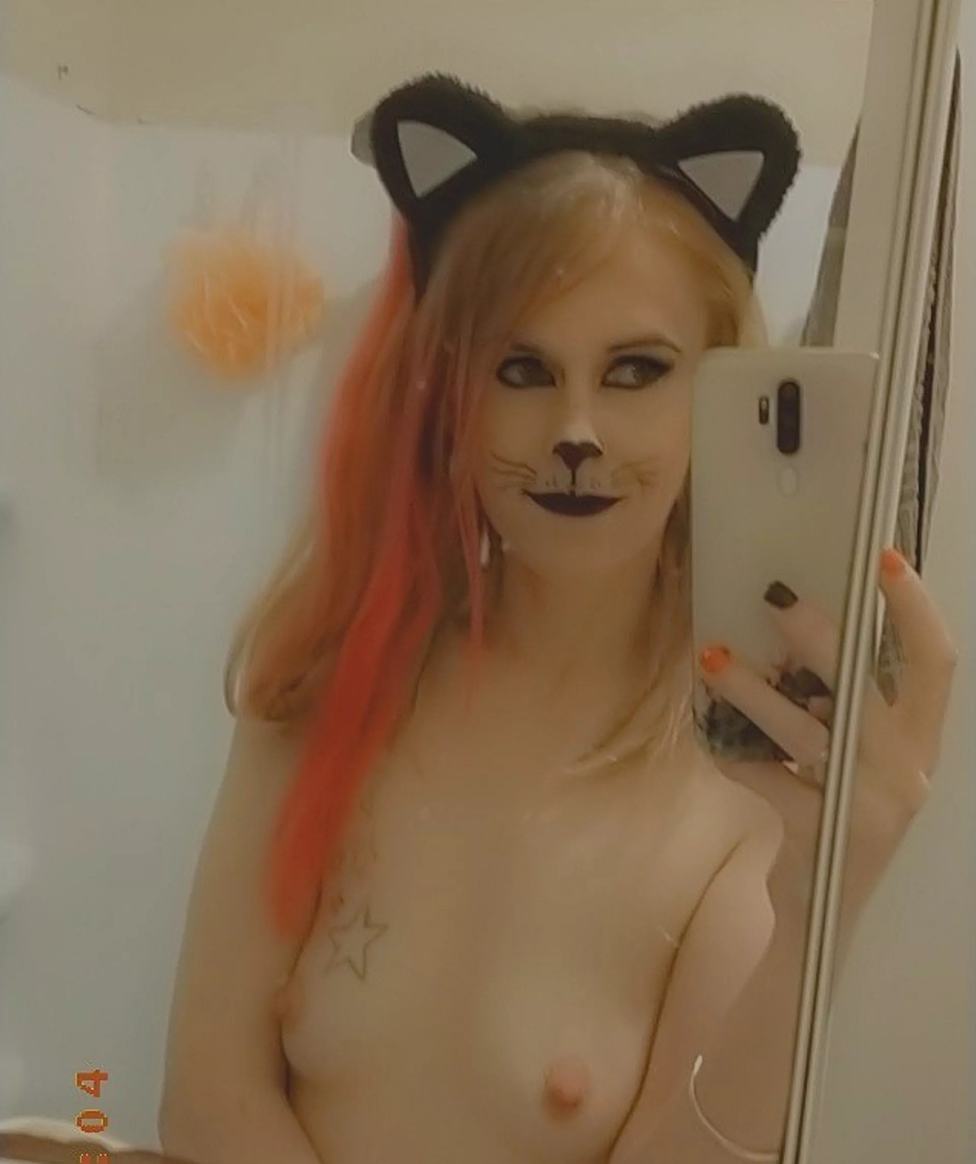 Would you be happy to be sent some titties pics from a redhead kitty😋