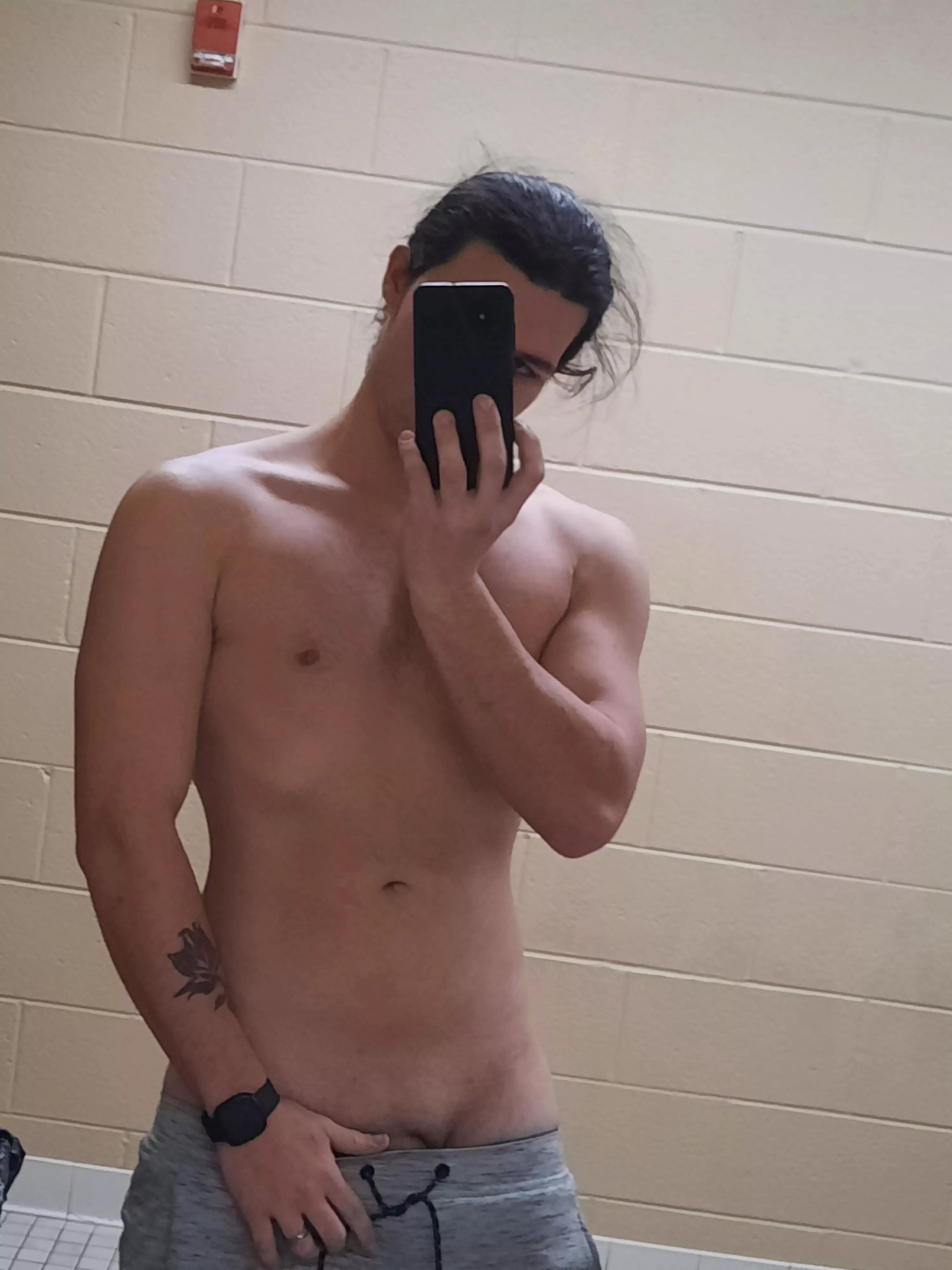 Would you cheat on your husband with your trainer? (M)