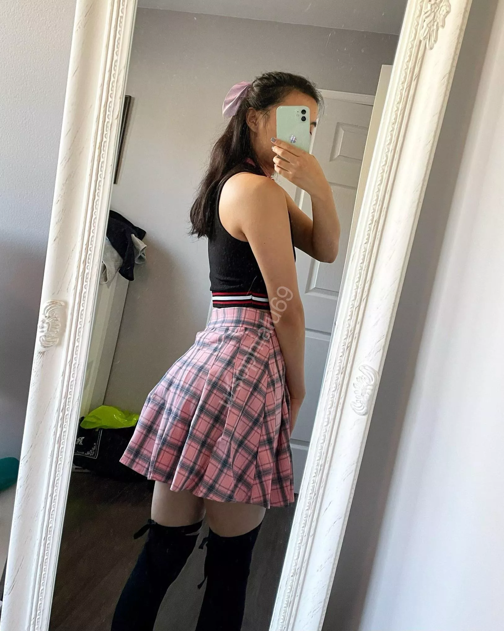 would you come fuck the slutty school girl next door? 💕 would you come fuck the slutty school girl next door? 💕