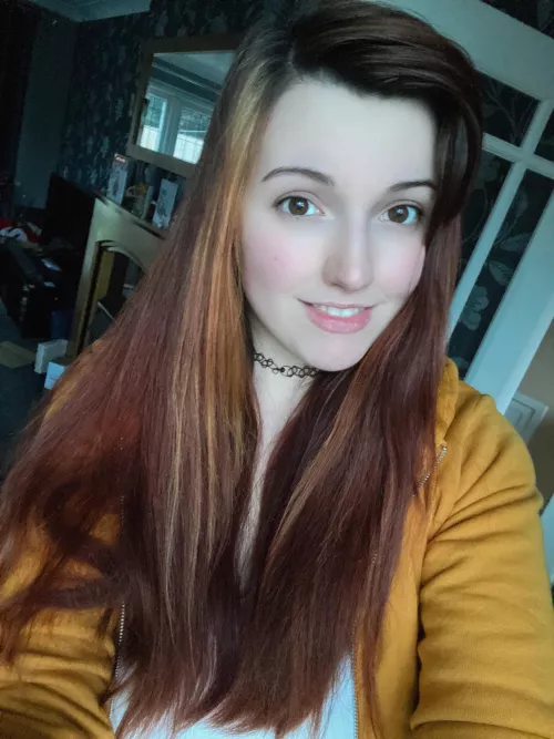 Would you cum for me if I sent you nudes? Let me know and wait for a surprise! 🤤