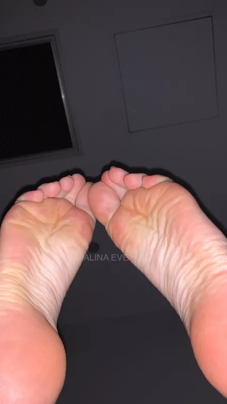 Would you cum on these? 😜 Would you cum on these? 😜