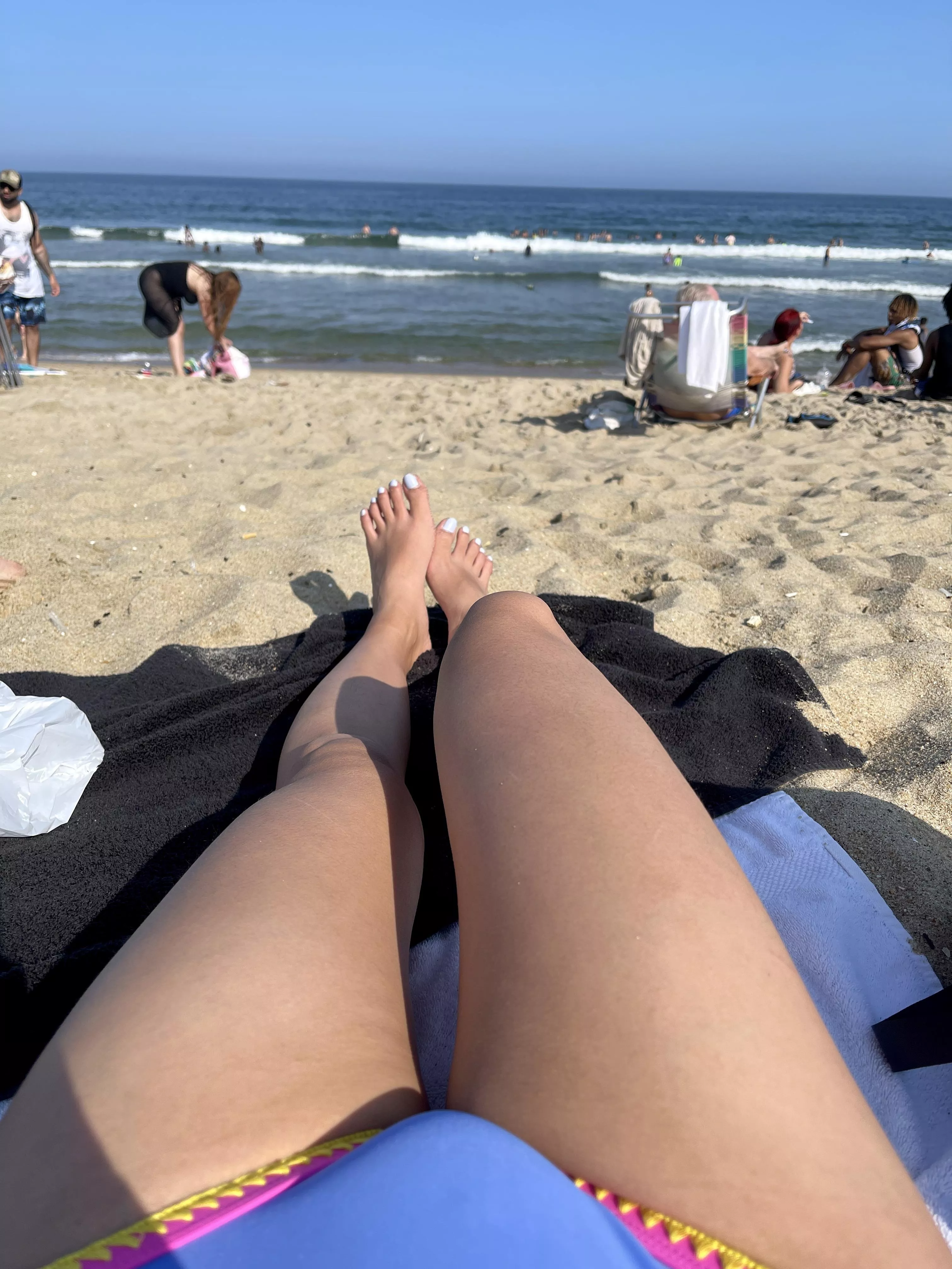 Would you dare to suck my toes on a public beach? 😈 Would you dare to suck my toes on a public beach? 😈