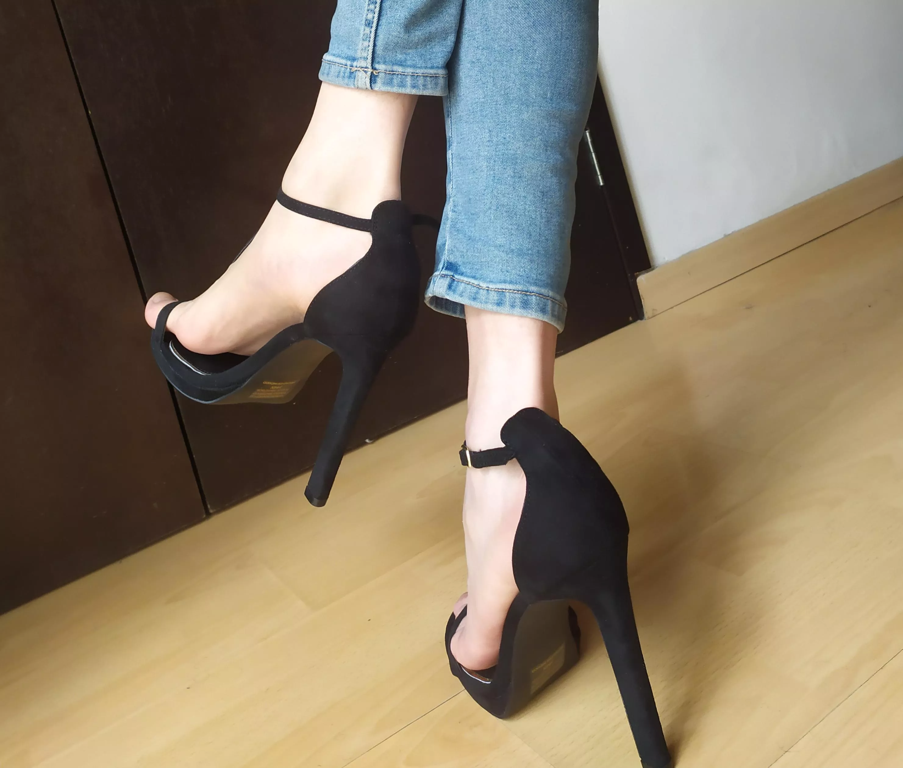 Would you enjoy catching me wearing this shoes at work ? (Oc) 💕 Would you enjoy catching me wearing this shoes at work ? (Oc) 💕