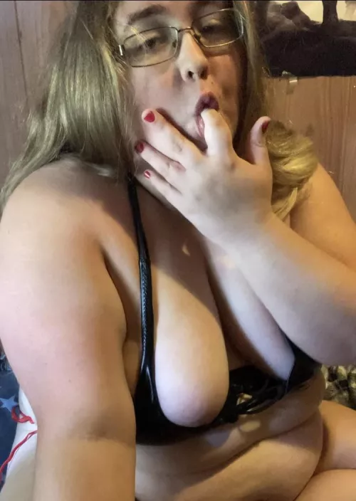 would you flirt with me at the beach? 🥰