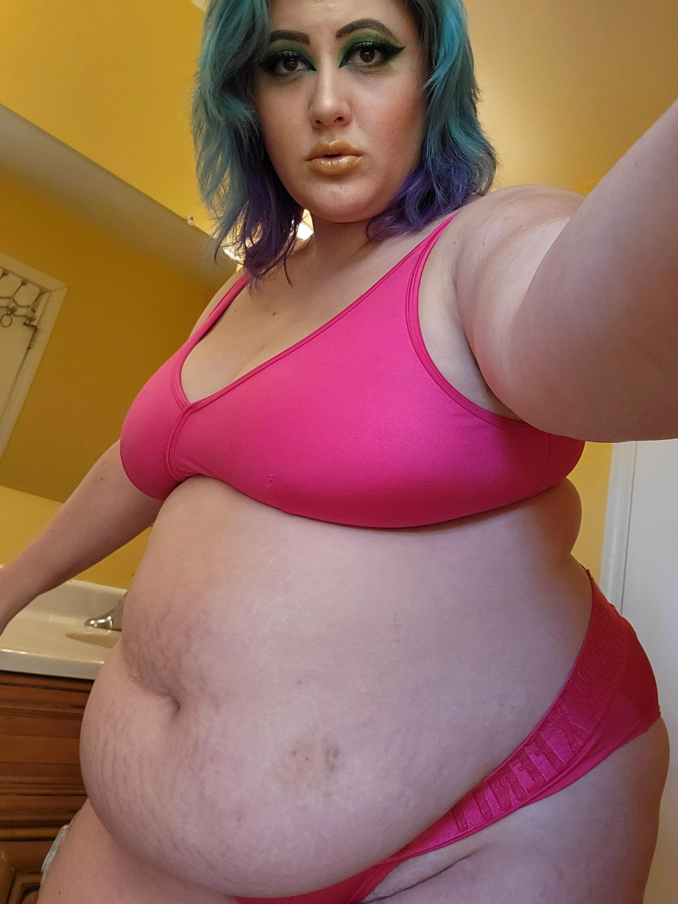 Would you fuck a big girl like me? What if I was even bigger? 😳🐷💦
