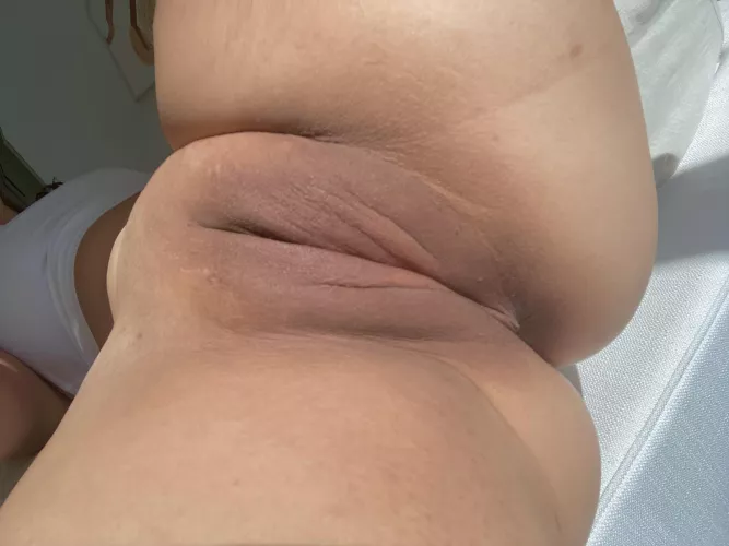 would you fuck a puffy japanese pussy? would you fuck a puffy japanese pussy?