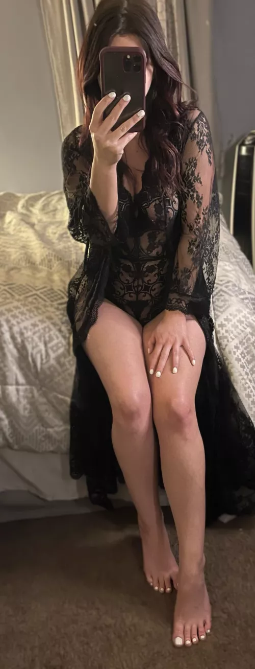 Would you fuck a young milf?? 😏 Would you fuck a young milf?? 😏
