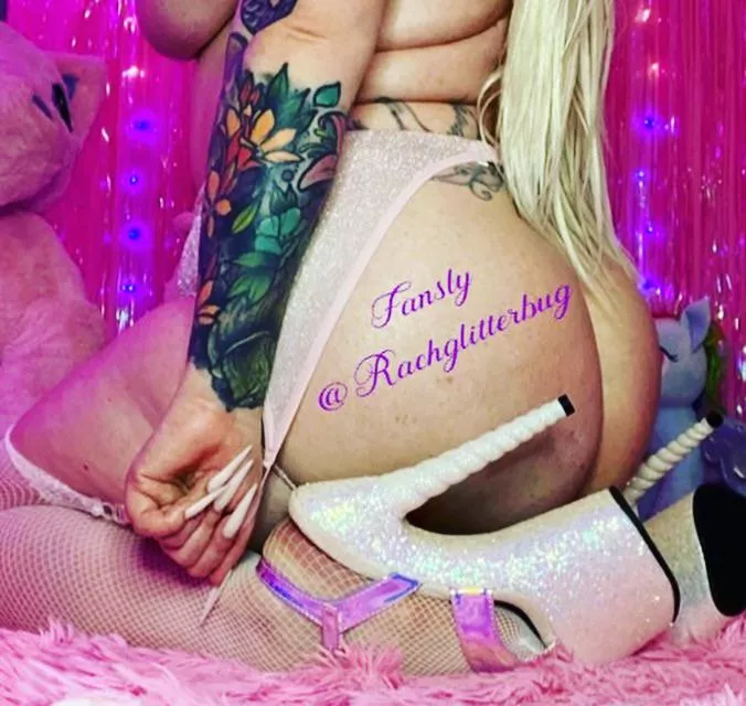 Would you fuck me? Cum and show me on my naughty page, it’s cheap for the holiday’s 😉🥵