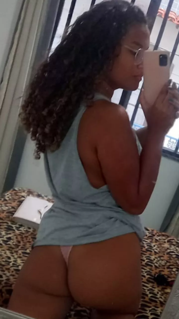 Would you fuck me if you had the chance? 🍑💦 Would you fuck me if you had the chance? 🍑💦