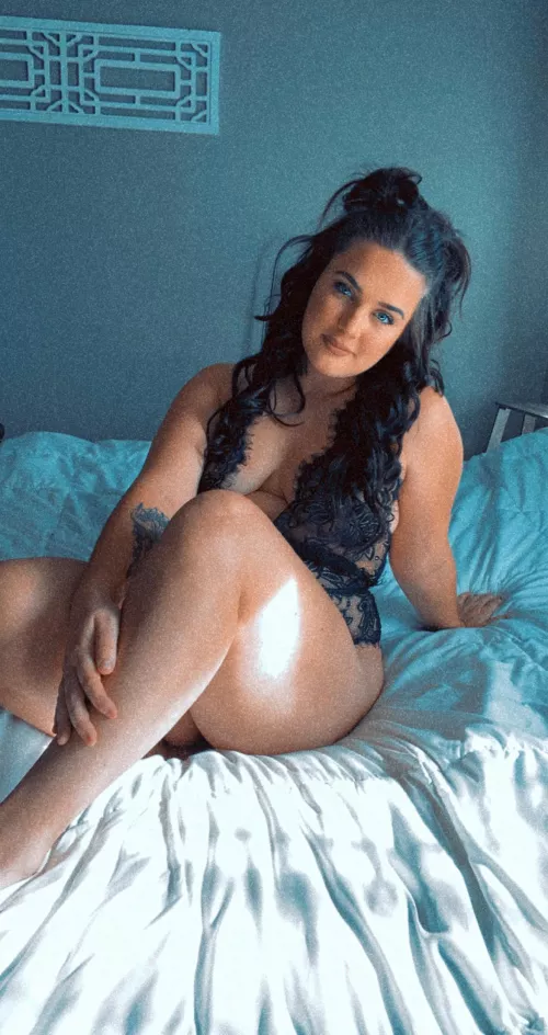 Would you fuck this thick mom?
