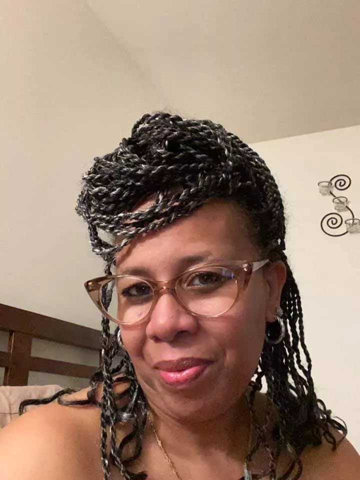 Would you give this GILF some 🍆?