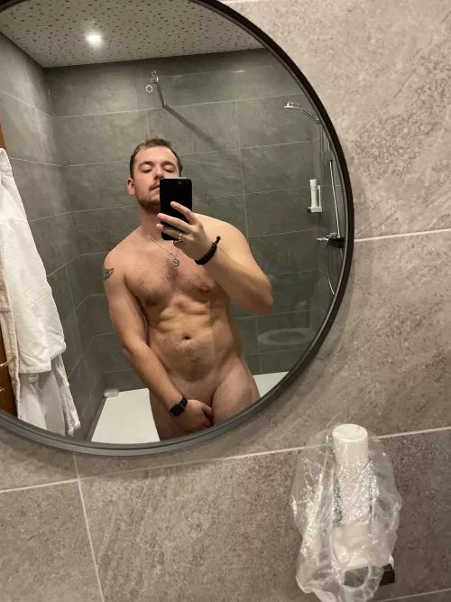 Would you go wild with me😏