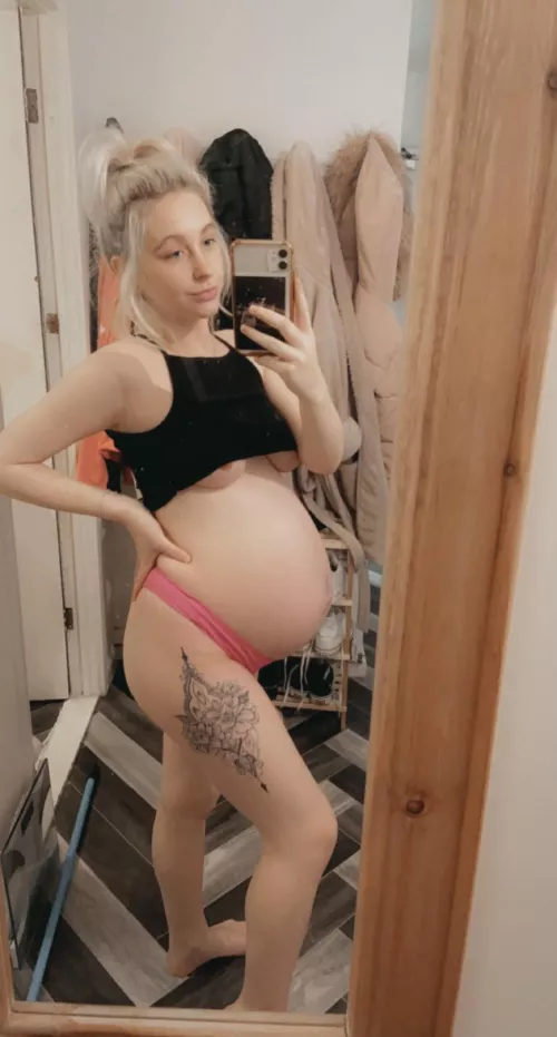 Would you go with a 19 year old pregnant girl?๐๐ Would you go with a 19 year old pregnant girl?๐๐