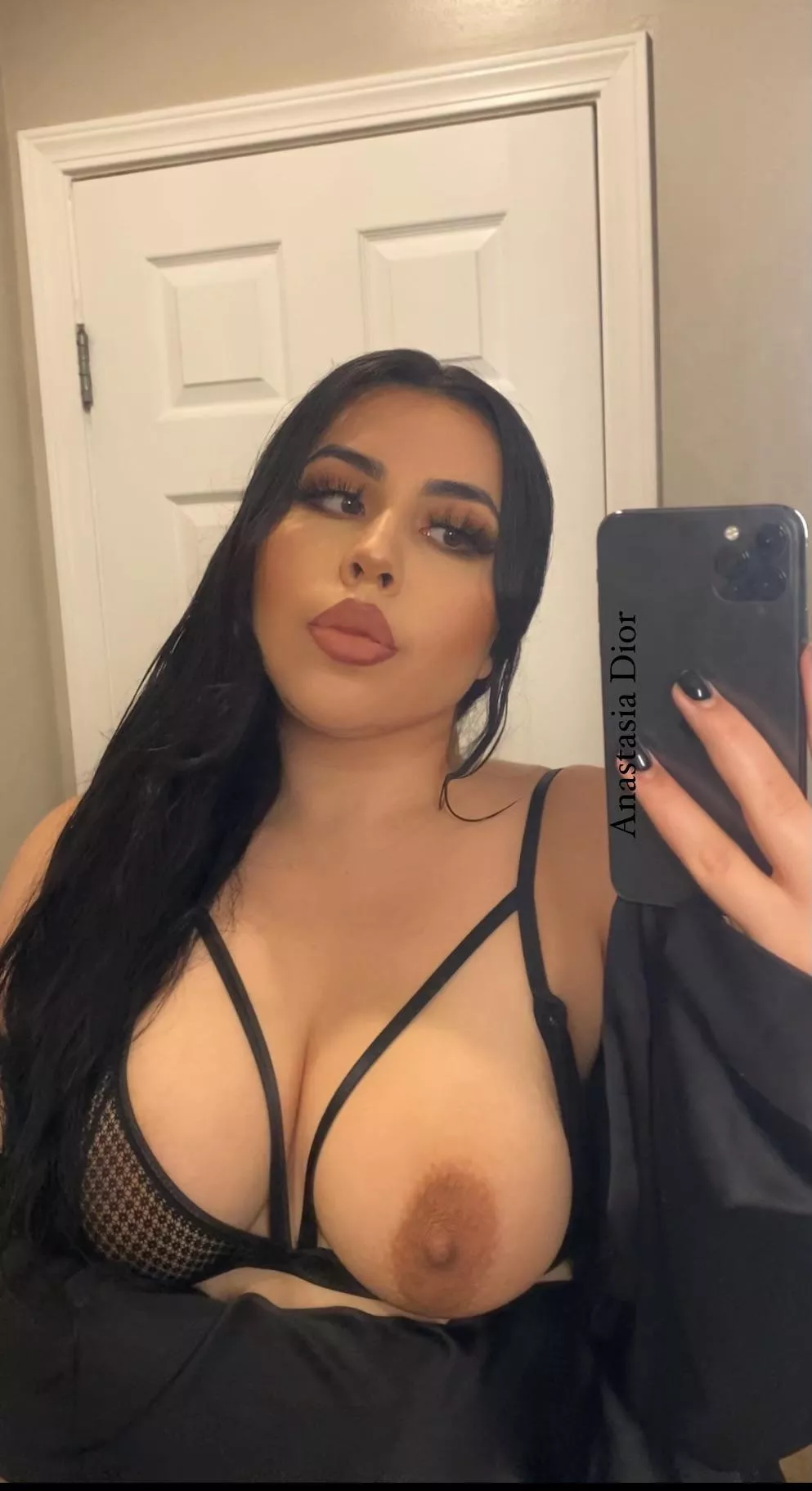 Would you jack off to my nudes? Would you jack off to my nudes?