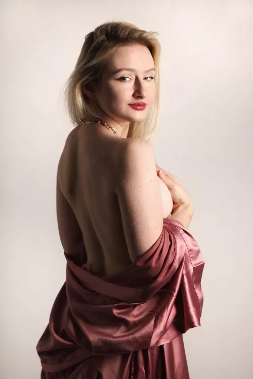 Would you jerk off to my nudes?