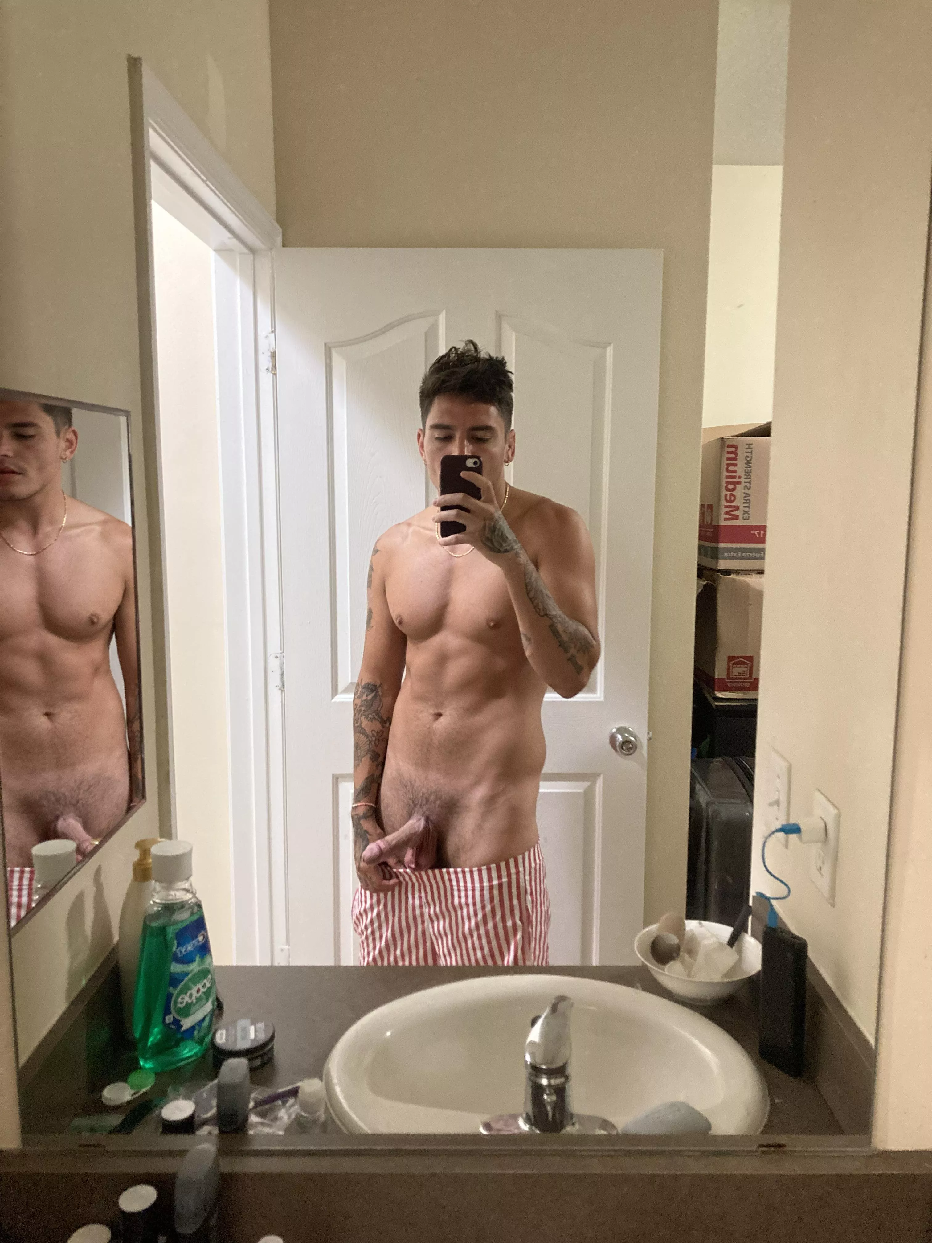 Would you jerk off to my nudes if I sent you some? ⬆️⬆️⬆️