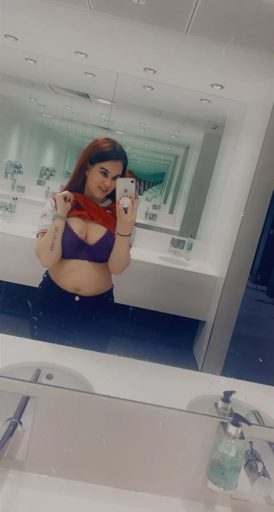 Would you let me flash you?👀