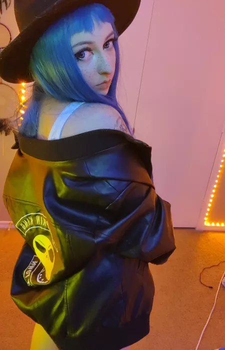Would you let me ruin your life to see what's under my coat? 🤤 Would you let me ruin your life to see what's under my coat? 🤤