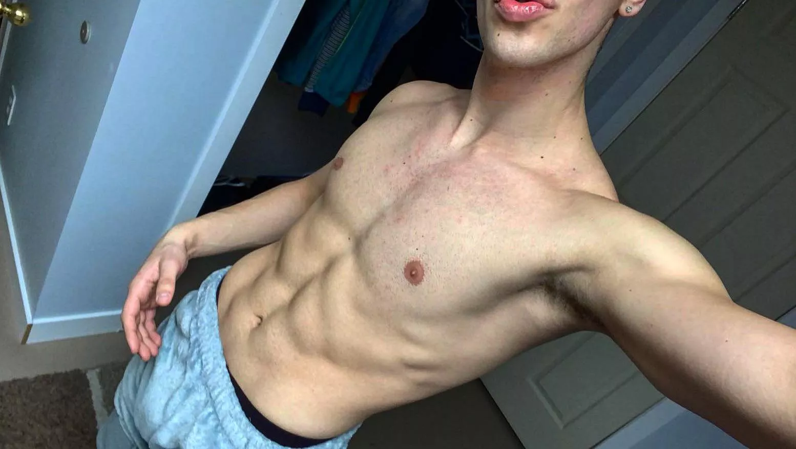 Would you lick my abs ? 😉 Would you lick my abs ? 😉