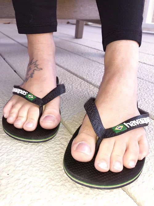 Would you like to taste my toes? 🥰🇧🇷🏄🏽‍♀️🦶🏻