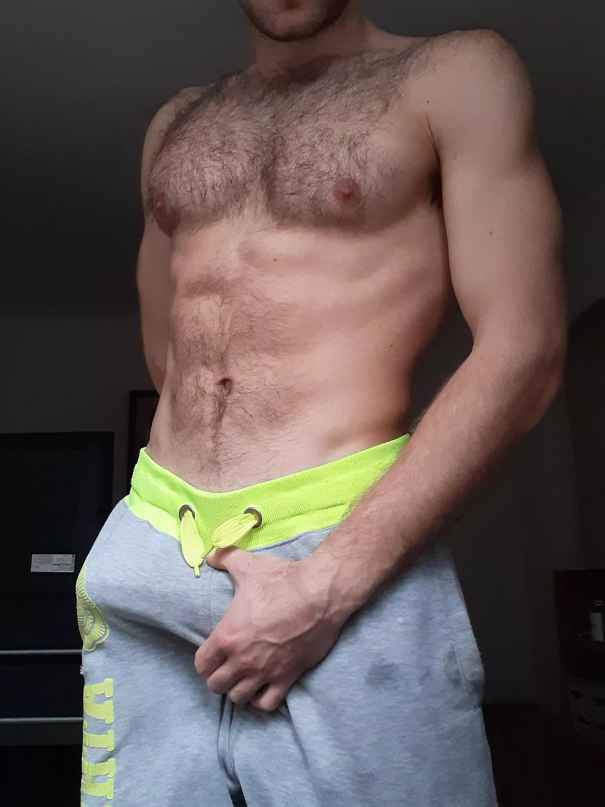 Would you love to lick this Bulge? 🥵