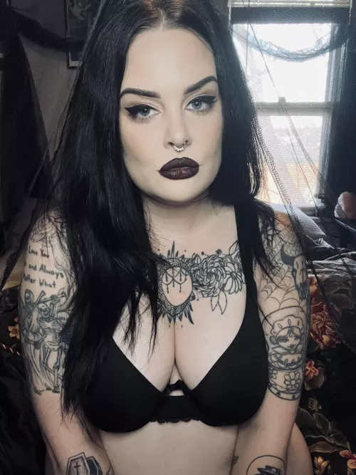 Would you mind some dark lipstick on you? Would you mind some dark lipstick on you?