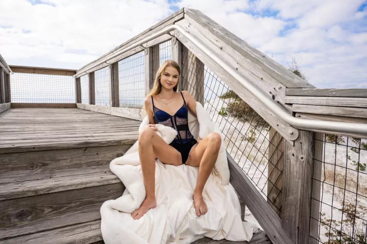 Would you play on the beach with me? 😋 Would you play on the beach with me? 😋