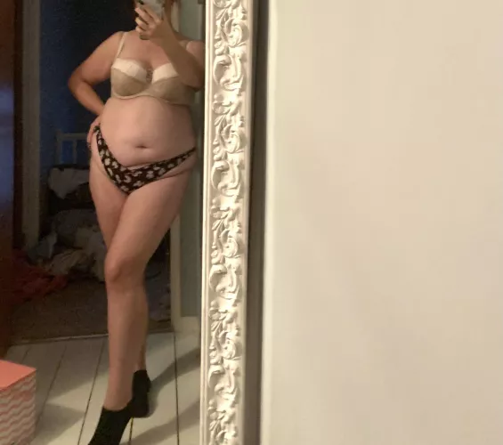 Would you play while my husband works away? π€π¦