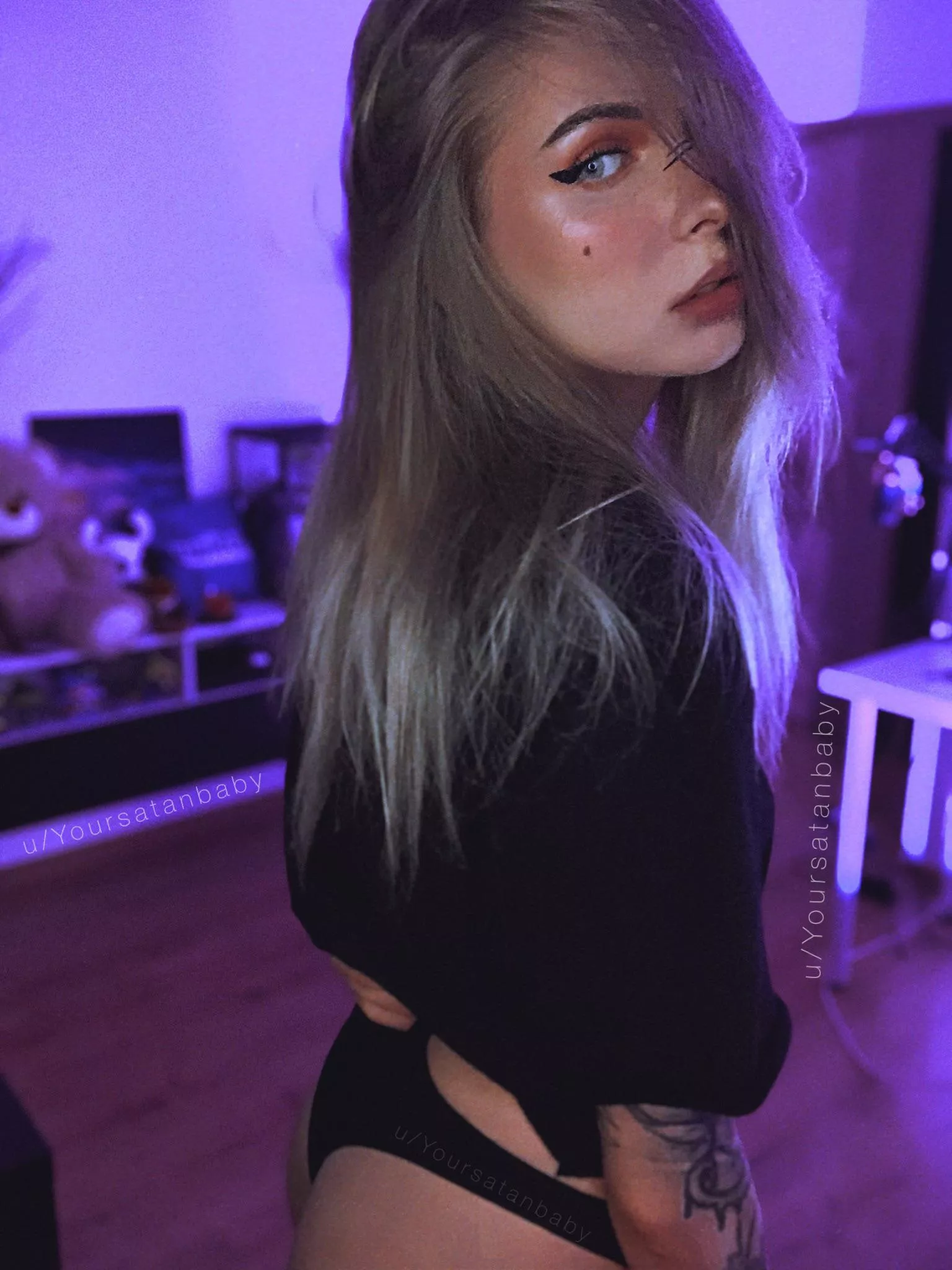 Would you play with me? 🥺👉👈