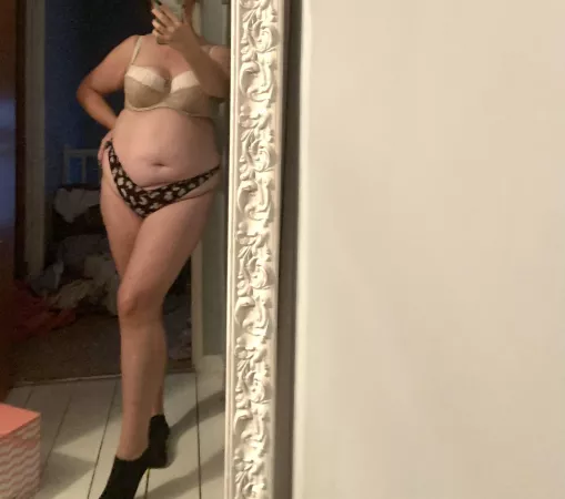 Would you play with me while my husband works away… 😜 27 (f) Would you play with me while my husband works away… 😜 27 (f)