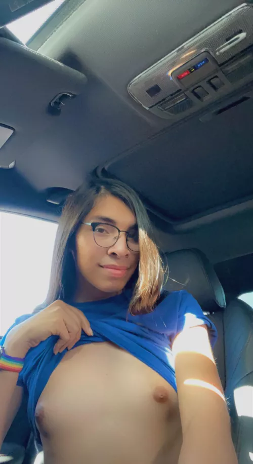 Would you play with my little boobs while we’re driving?🥺❤️