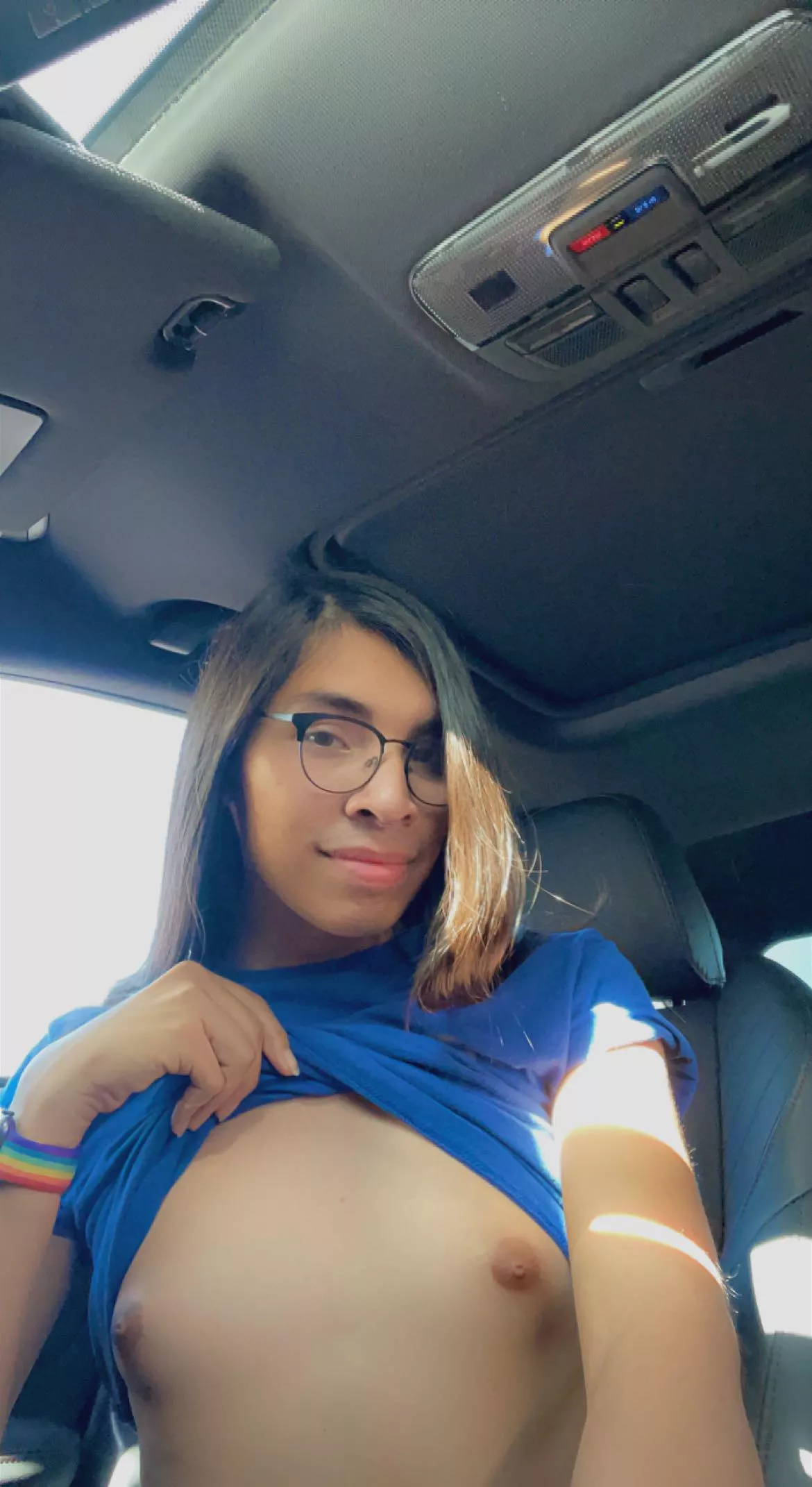 Would you play with my little boobs while we’re driving?🥺❤️