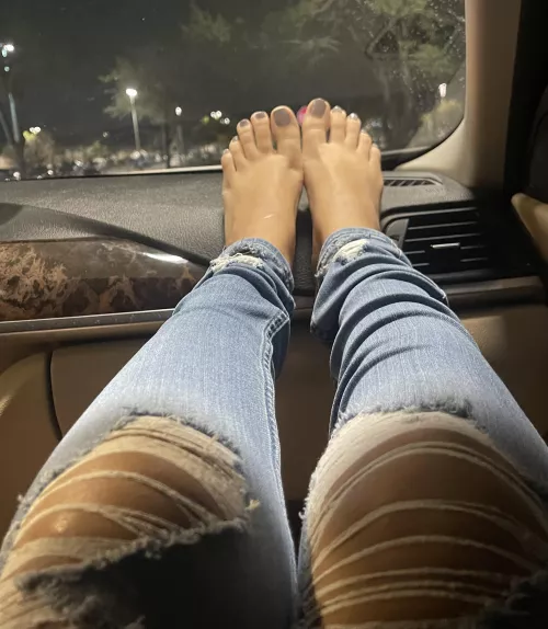 Would you rub my feet π©