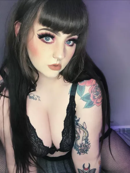 Would you ruin my pretty makeup? 🖤 Would you ruin my pretty makeup? 🖤
