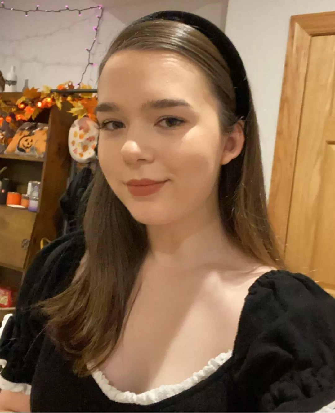 Would you shoot your load all over my girl's pretty face? Would you shoot your load all over my girl's pretty face?