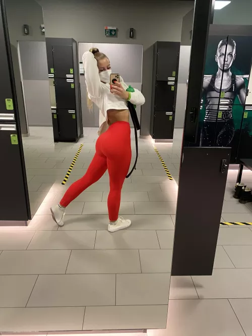 Would you smack my ass while I deadlift? Would you smack my ass while I deadlift?
